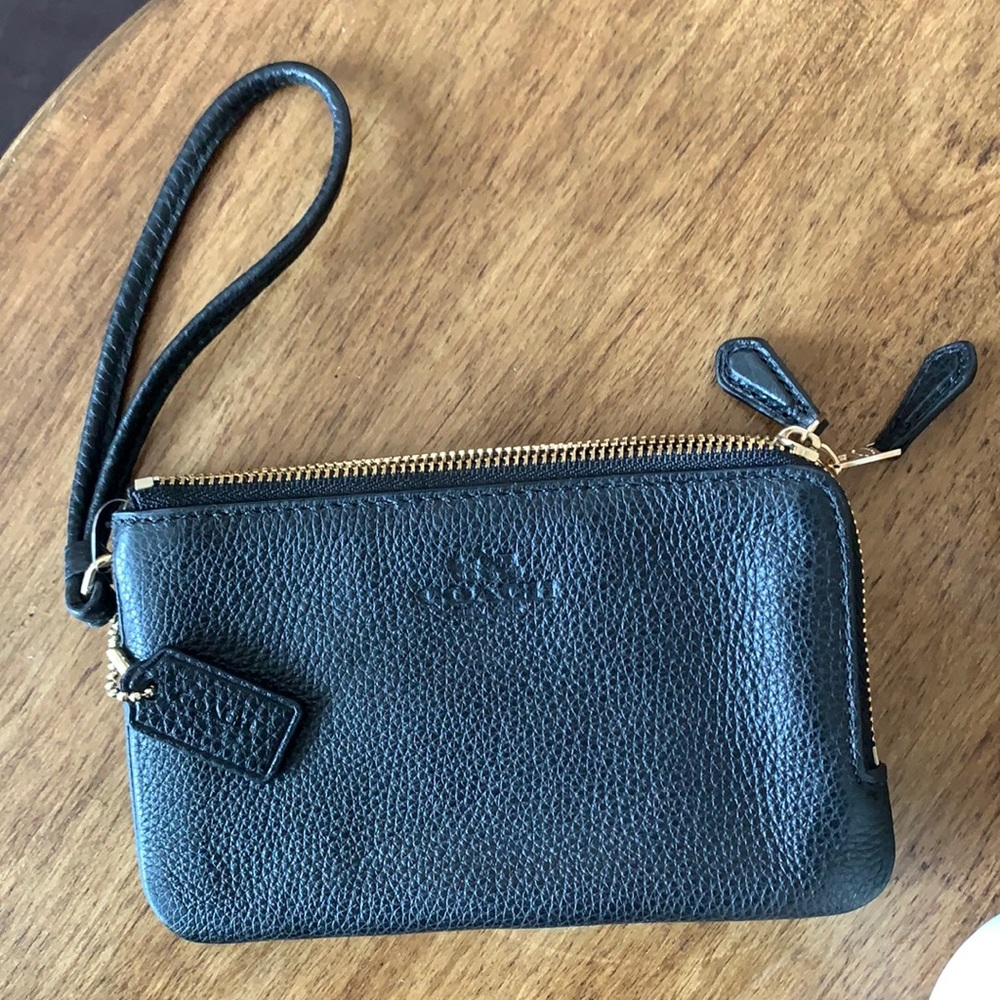 BRAND NEW Coach Zip Wristlet *never been used